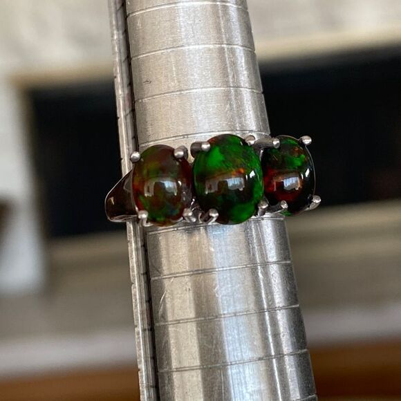 NEW 925 Sterling Silver Lab-Created Cabochon Opal Ring - Picture 4 of 10